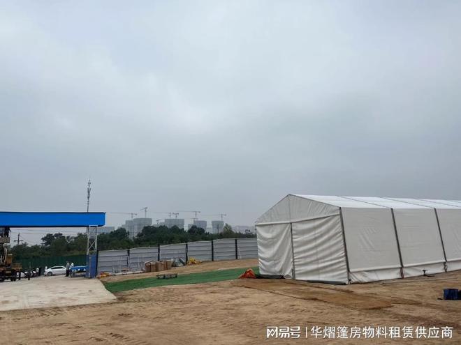 周口篷房租赁介绍怎么搭建起一座大型篷房呢？(图1)