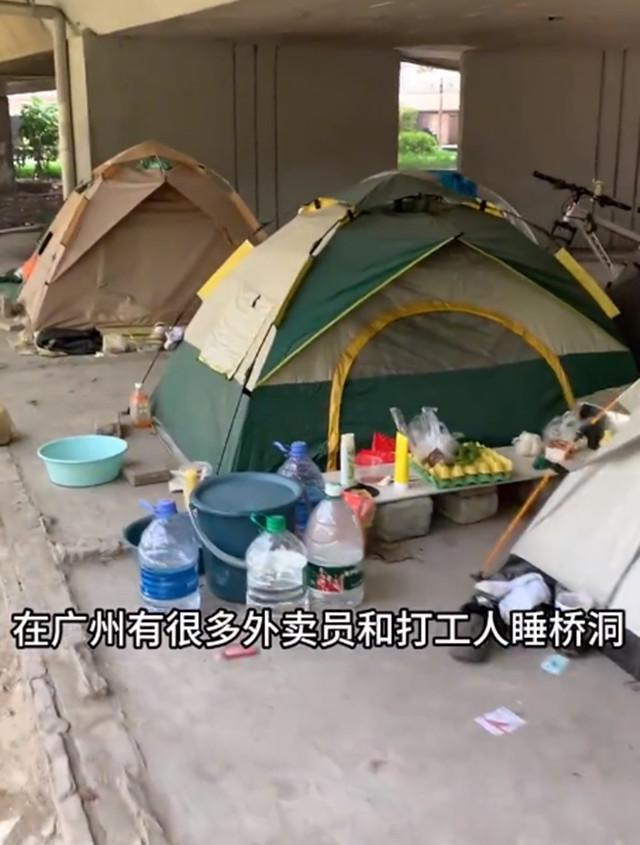 广州外卖员为省钱搭帐篷睡桥洞成网红打卡地后续：已被清理(图4)